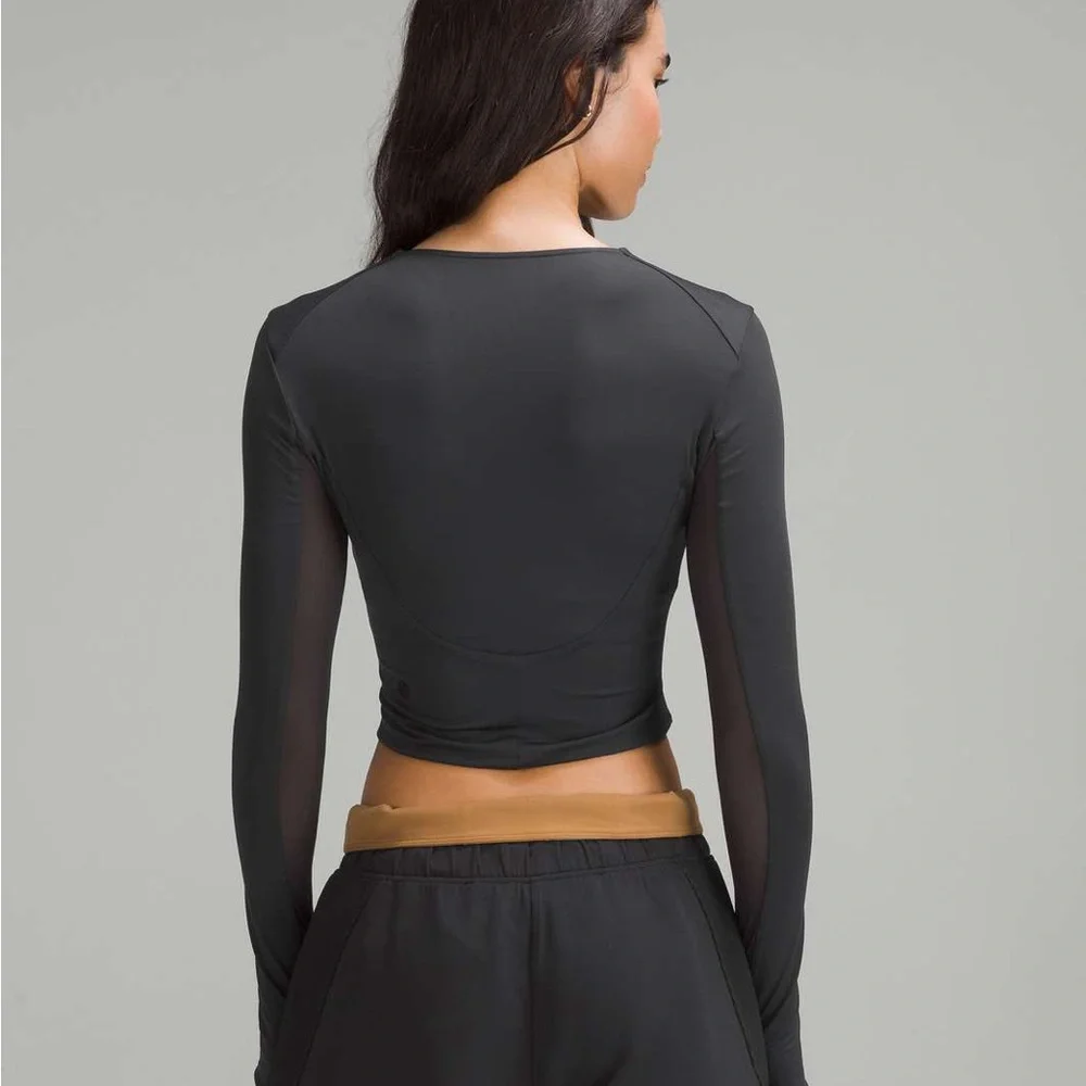 EUC lululemon athletica Black Fitted Crop Long Sleeve Top - Picture 4 of 5